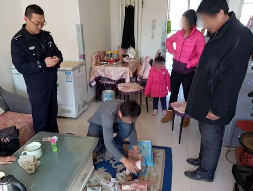 17萬當垃圾丟掉:驚慌失措!全家上陣翻找垃圾桶